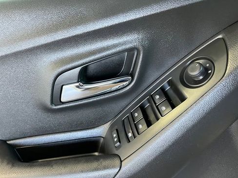 Used 2021 Chevrolet Trax LT w/ Driver Confidence Package image 16