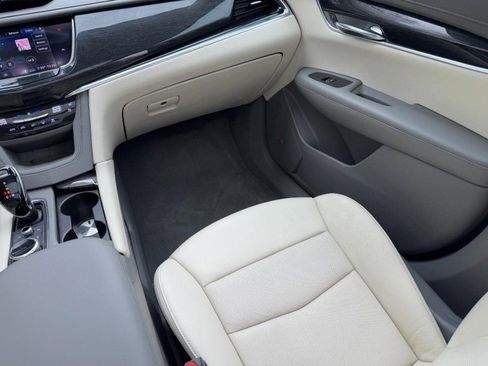 Used 2020 Cadillac XT6 Premium Luxury image 16