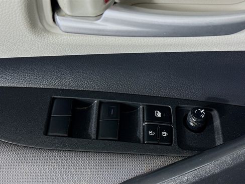 Used 2020 Toyota Corolla LE image 23