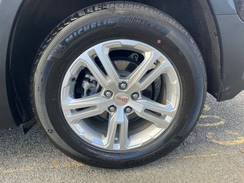 Used 2024 GMC Terrain SLE FWD image 29