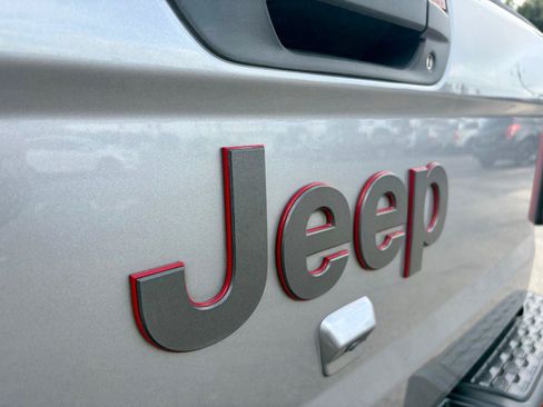 Used 2020 Jeep Gladiator Rubicon AWD/4WD image 8
