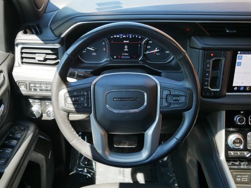 Used 2021 GMC Yukon XL Denali w/ Denali Premium Package AWD/4WD image 15
