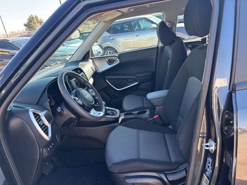 Used 2025 Kia Soul LX w/ LX Technology Package FWD image 24