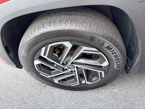 Used 2025 Hyundai Tucson Limited AWD/4WD image 8