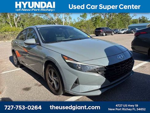 Used 2023 Hyundai Elantra SE image 4