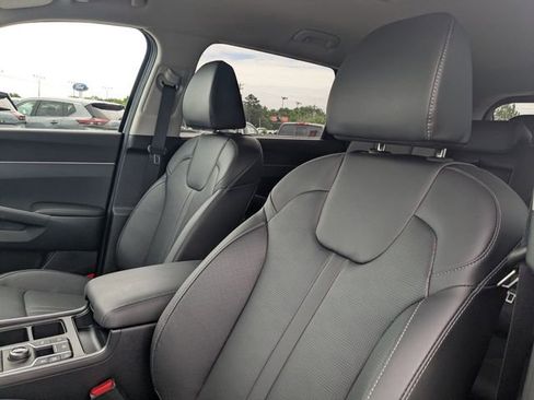 Used 2025 Kia Sorento S FWD image 14