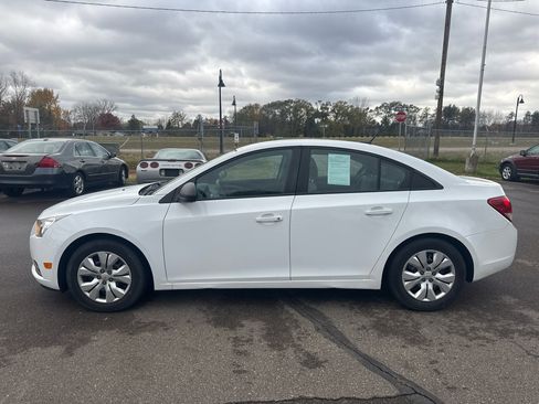 Used 2013 Chevrolet Cruze LS image 8