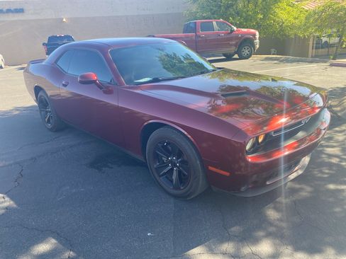 Used 2019 Dodge Challenger SXT RWD image 5