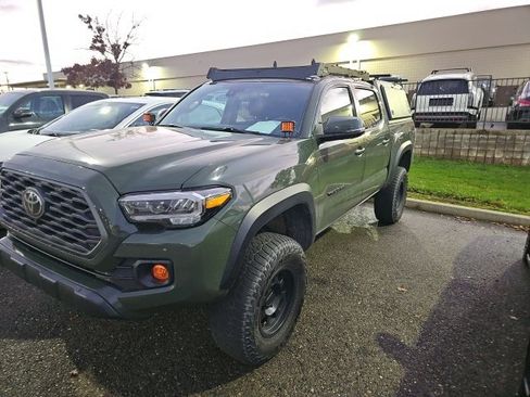 Used 2022 Toyota Tacoma TRD Off-Road image 8