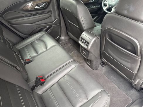 Used 2023 GMC Terrain Denali w/ Denali Premium Package AWD/4WD image 17