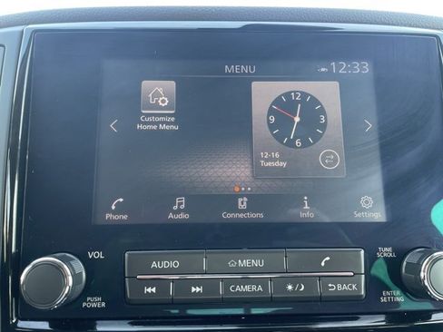 Used 2024 Nissan Titan SV w/ SV Convenience Package image 25