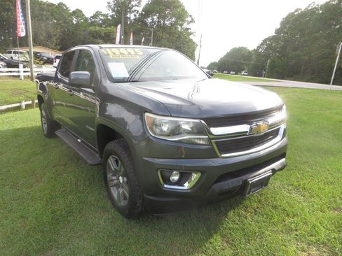 Used 2017 Chevrolet Colorado LT w/ LT Convenience Package RWD image 4