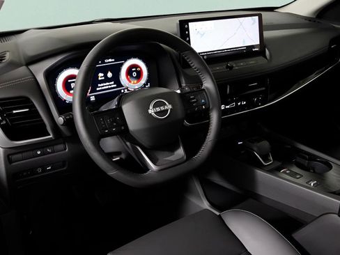 Used 2025 Nissan Rogue SL w/ SL Premium Package image 12