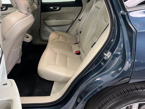 Used 2021 Volvo XC60 T6 Momentum image 21