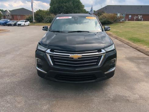 Used 2023 Chevrolet Traverse LT FWD image 3