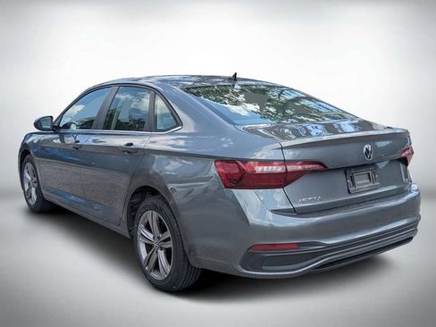 Used 2024 Volkswagen Jetta SE FWD image 6