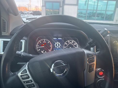 Used 2019 Nissan Titan SV w/ SV Convenience Package image 10