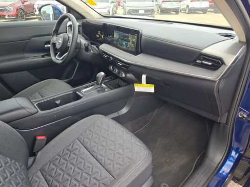 Used 2025 Nissan Kicks SV image 27