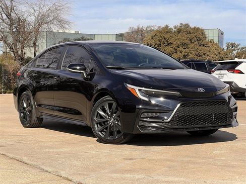 Used 2024 Toyota Corolla SE image 2