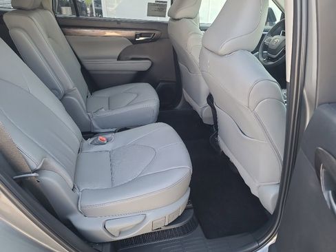 New 2026 Toyota Highlander Limited AWD/4WD image 18