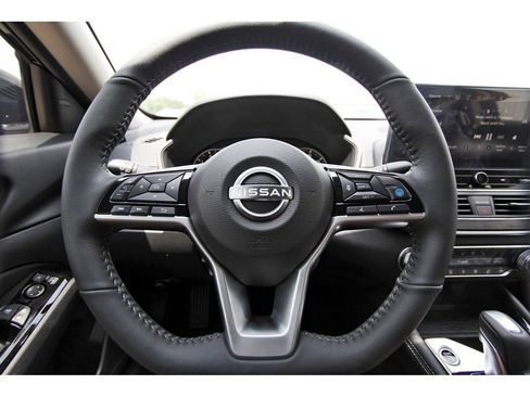 New 2025 Nissan Altima 2.5 SL image 13