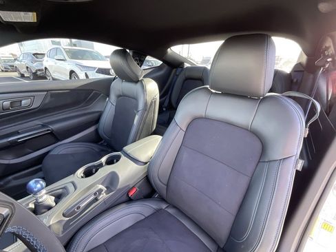 Used 2025 Ford Mustang Dark Horse image 9