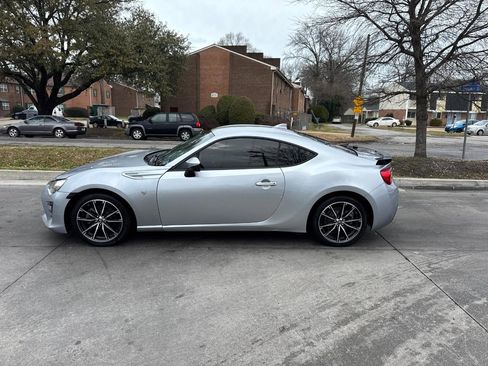 Used 2017 Toyota 86 image 7