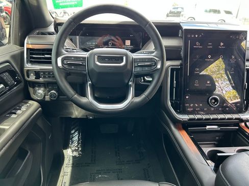 Used 2025 GMC Yukon Denali w/ Sun & Power Step Package AWD/4WD image 16