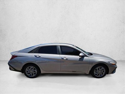 Certified 2024 Hyundai Elantra SEL FWD image 4