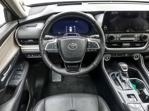 Used 2025 Toyota Grand Highlander AWD image 11
