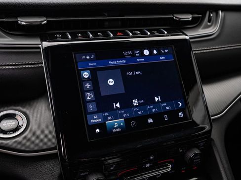 Used 2024 Jeep Grand Cherokee Altitude image 31