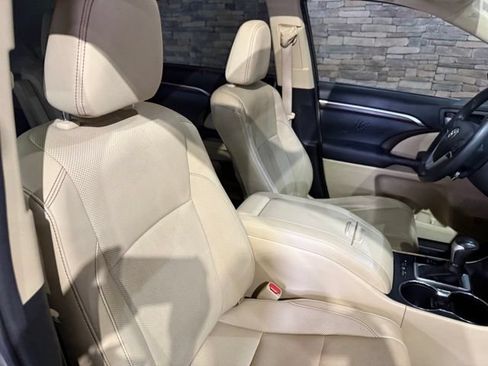 Used 2015 Toyota Highlander Limited w/ Driver Technology Package AWD/4WD image 31