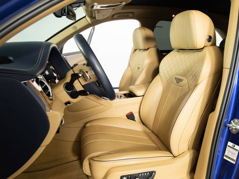Used 2021 Bentley Bentayga AWD/4WD image 18