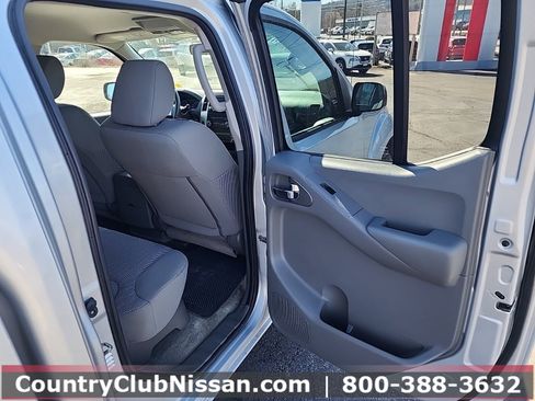 Used 2018 Nissan Frontier SV image 27