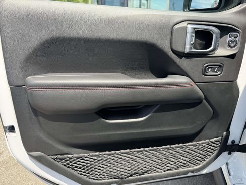 Used 2020 Jeep Gladiator Rubicon AWD/4WD image 16
