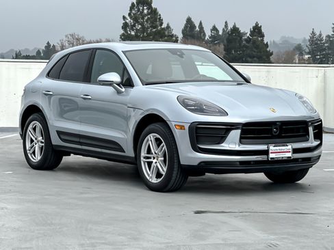 Used 2025 Porsche Macan image 10