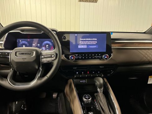New 2026 GMC Canyon Denali AWD/4WD image 17