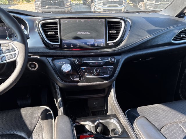 Used 2026 Chrysler Pacifica Limited FWD image 31
