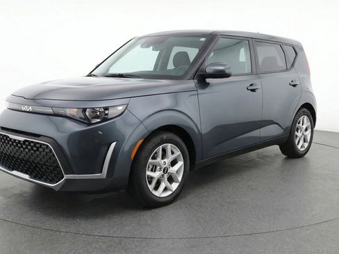 Used 2025 Kia Soul LX w/ LX Technology Package FWD image 3