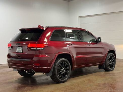 Used 2022 Jeep Grand Cherokee Laredo X AWD/4WD image 4
