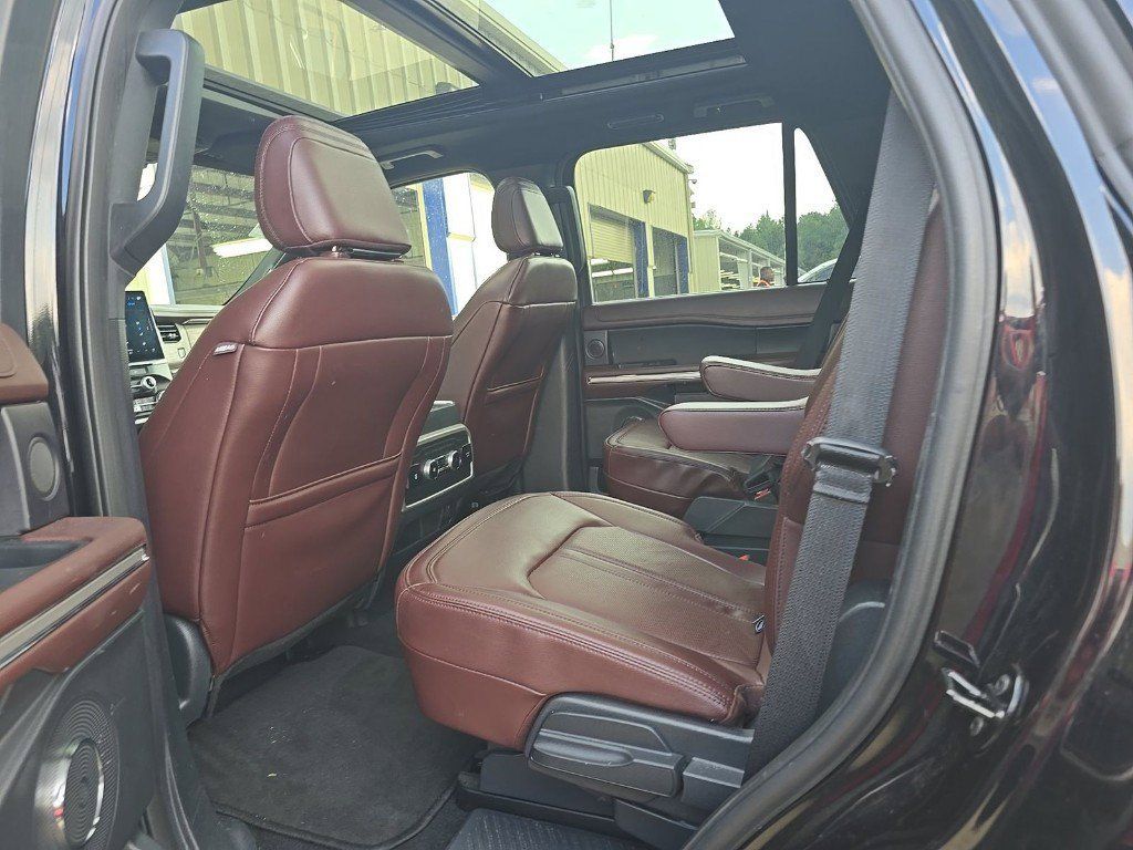 Used 2024 Ford Expedition Limited AWD/4WD image 10