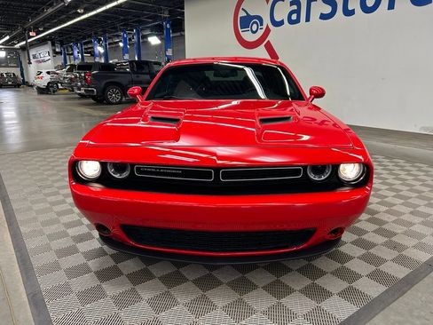 Used 2019 Dodge Challenger SXT RWD image 4