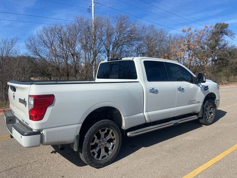 Used 2017 Nissan Titan SV image 4
