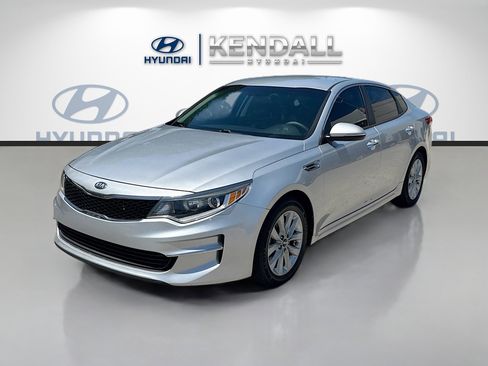 Used 2018 Kia Optima LX w/ 17" Alloy Wheels Package image 3