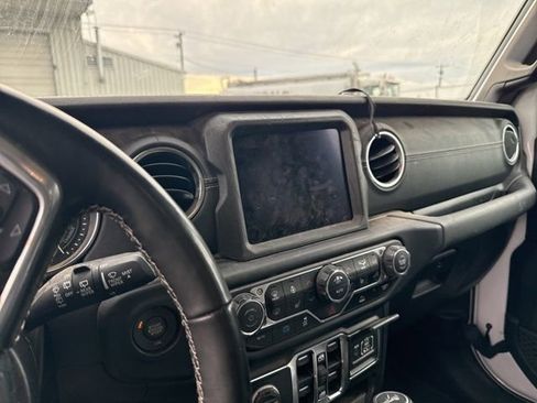 Used 2022 Jeep Wrangler Unlimited Sahara w/ Cold Weather Group image 12