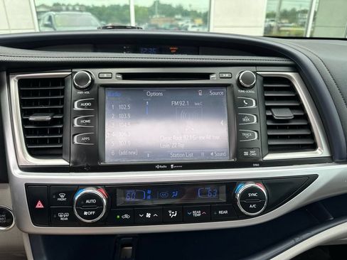Used 2015 Toyota Highlander XLE AWD/4WD image 8