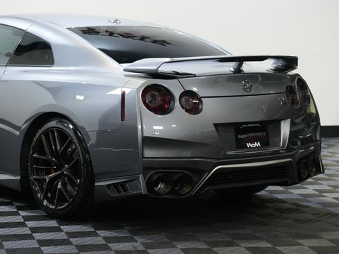 Used 2019 Nissan GT-R image 15
