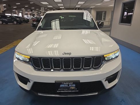 Used 2023 Jeep Grand Cherokee Laredo w/ Luxury Tech Group I RWD image 15