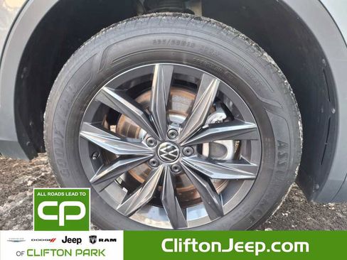 Used 2024 Volkswagen Tiguan SE image 8