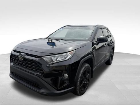 Used 2019 Toyota RAV4 XLE w/ Convenience Package AWD/4WD image 3
